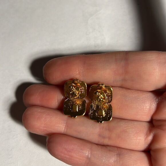 Vintage Avon Glamorous Touch with Ruby red pierced earrings. - Picture 4 of 4